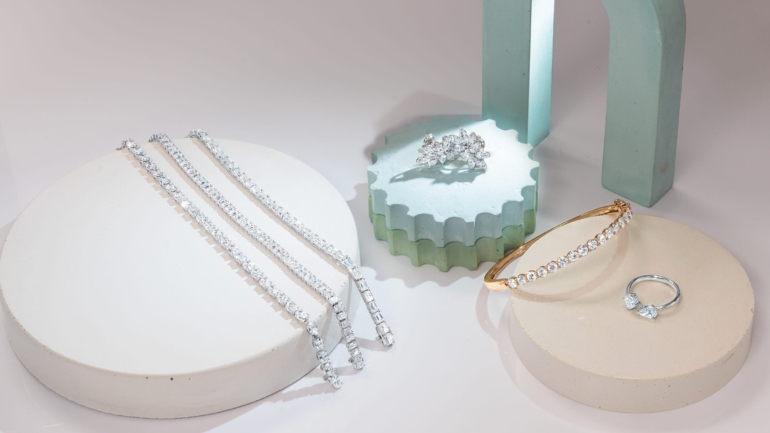 Time for Summer School: How Much Should You Spend on Bridesmaids Gifts?
