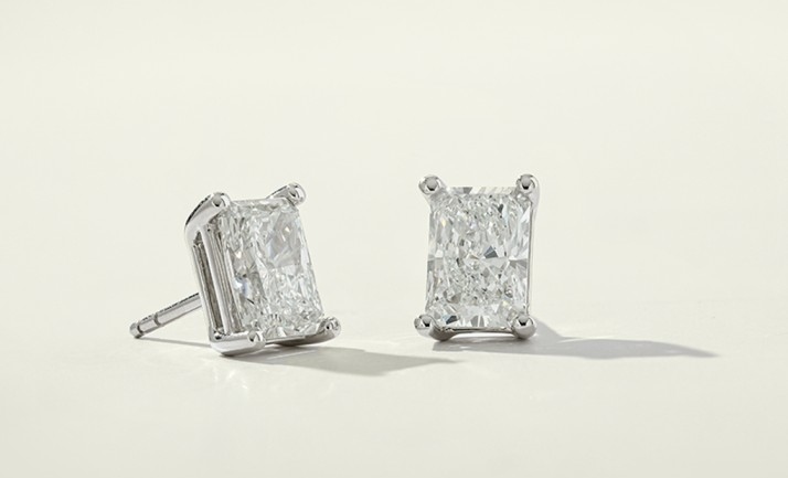 4 Heartfelt Ideas for Choosing Lab Grown Diamond Keepsakes for Your Newborn
