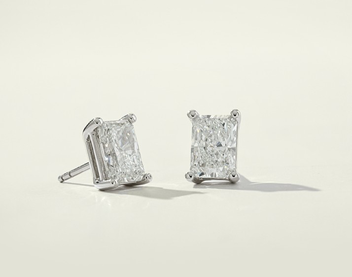 4 Heartfelt Ideas for Choosing Lab Grown Diamond Keepsakes for Your Newborn