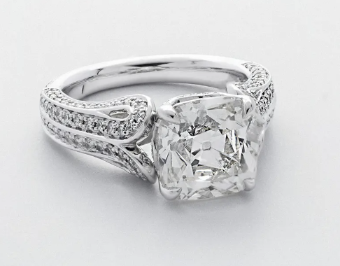 Divorce Rings: Why Self-Gifting Diamonds Is a Luxury Statement