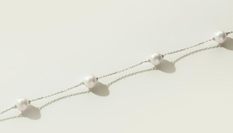 Modern Elegance: Why Pearls Are the Chic Comeback Trend This Winter