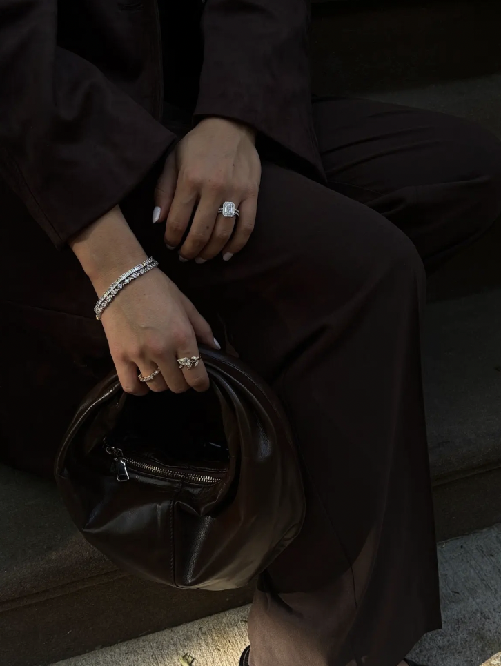 How to Pair Your Holiday Outfits With the Right Jewelry