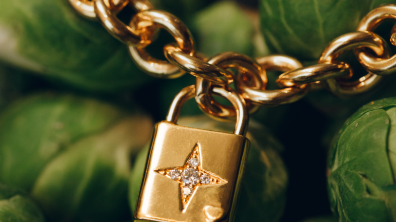 Bold Diamond Jewelry Trends 2026: Statement Earrings, Chains, and More