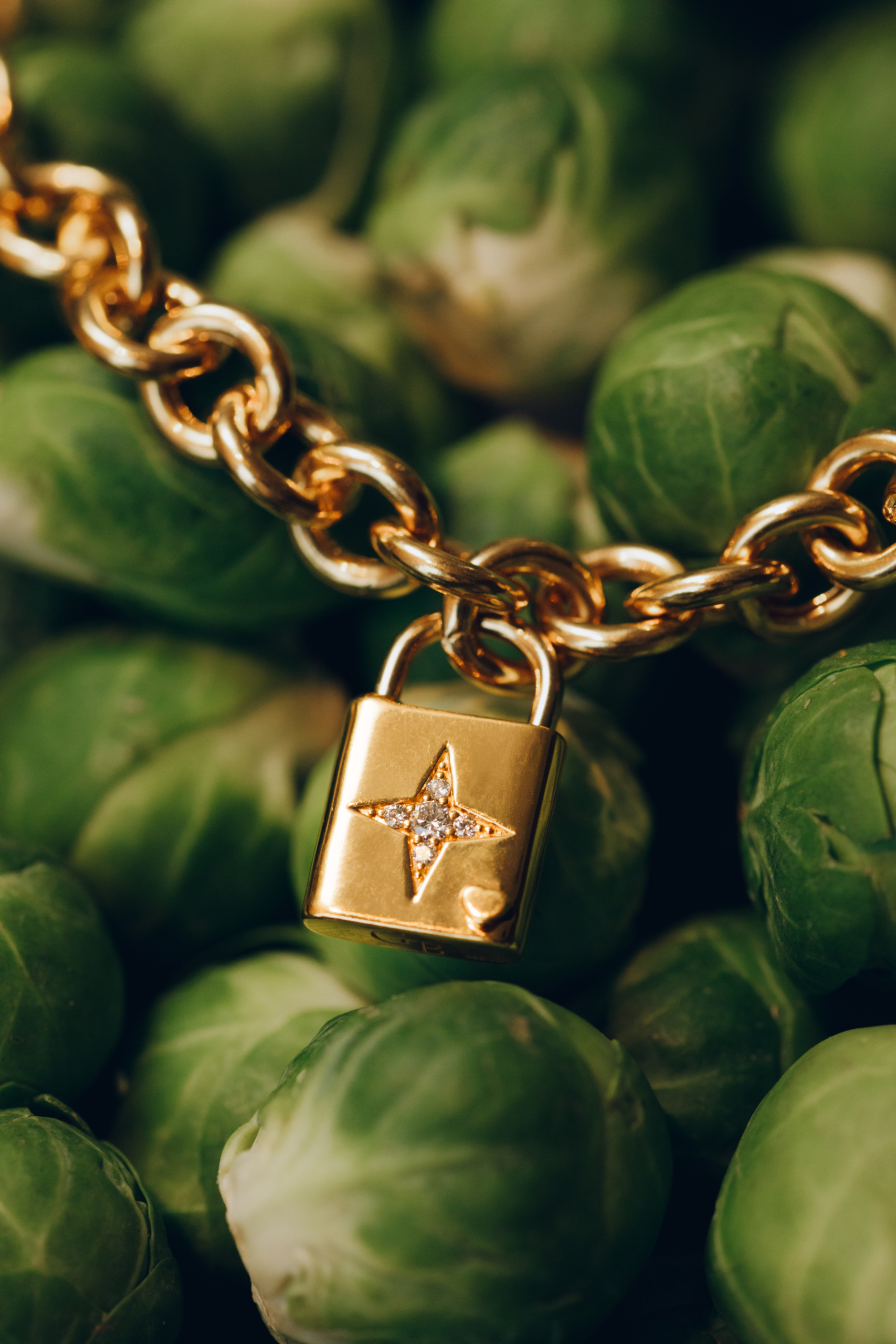 Bold Diamond Jewelry Trends 2026: Statement Earrings, Chains, and More