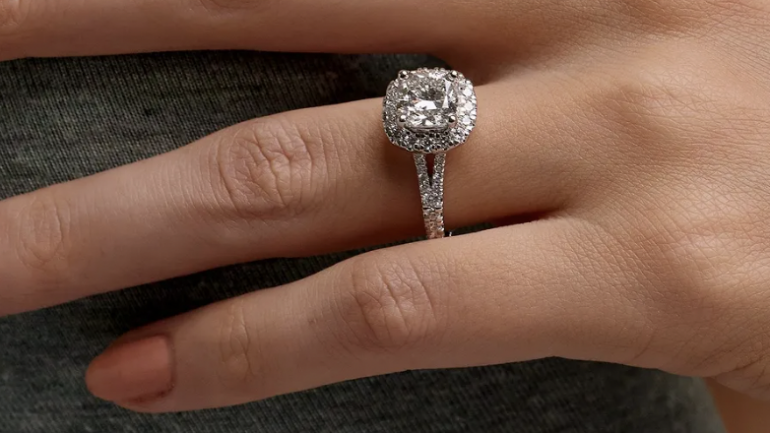 Cushion Cut Lab Grown Diamond Engagement Ring Guide