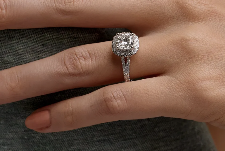 Cushion Cut Lab Grown Diamond Engagement Ring Guide