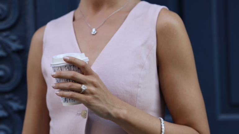 Jewelry Essentials for Women Who Travel for Work