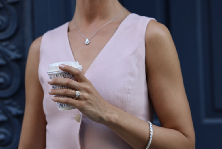 Jewelry Essentials for Women Who Travel for Work