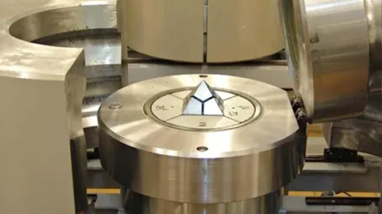 How are HPHT diamonds made?